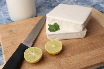 paneer making recipe ingredients, milk and lemon with fresh cottage cheese.