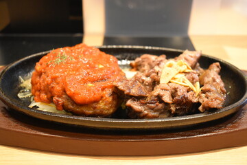 ハンバーグとサイコロステーキ