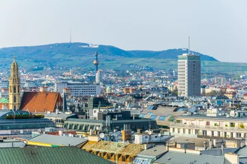 Foto auf Acrylglas Luftaufnahme von Wien mit dem Fernheizwerk Spittelau und dem Kahlenberg. © dudlajzov