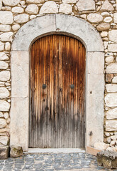Fototapeta na wymiar Old wooden italian door in a small village in Abruzzo