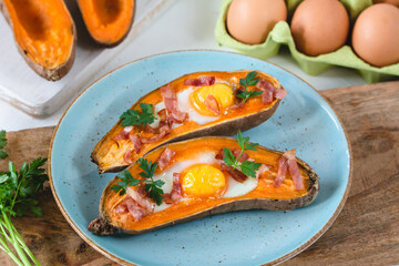 Baked sweet potato with fried egg, bacon and parsley.