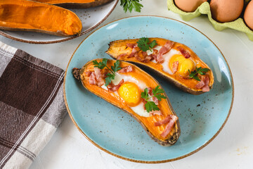 Baked sweet potato with fried egg, bacon and parsley.