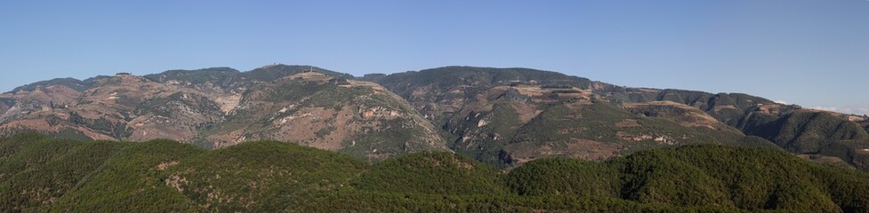 Fototapeta na wymiar Panorama of the mountains in Yunnan province