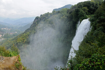 dreiteiliger Wasserfall