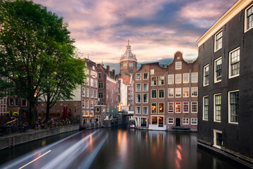 Fototapeta na wymiar The traditional dutch houses of Amsterdam, The Netherlands