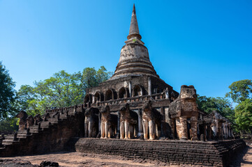 Fototapeta na wymiar Wat Chang Lom Temple at Si Satchanalai Historical Park Sukhothai, Thailand (Publie Domain.)
