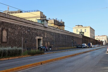 Napoli - Carcere di Poggioreale la mattina presto