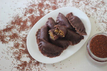 Steamed dumplings made from finger millet flour. It is stuffed with coconut and jaggery to make it sweeter.