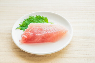生ビンチョウマグロ切り身