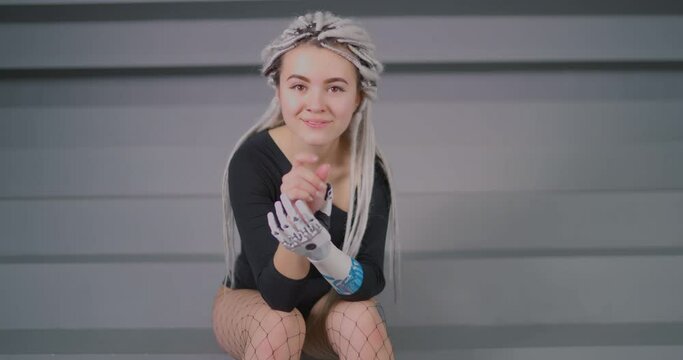 The girl with the bionic prosthesis Bionics Cybernetic Robotic-arm Hand prosthesis