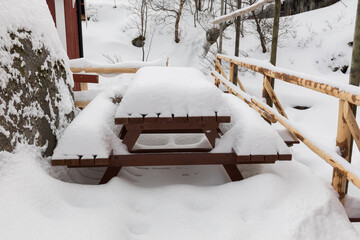 Sitzecke mit viel Schnee