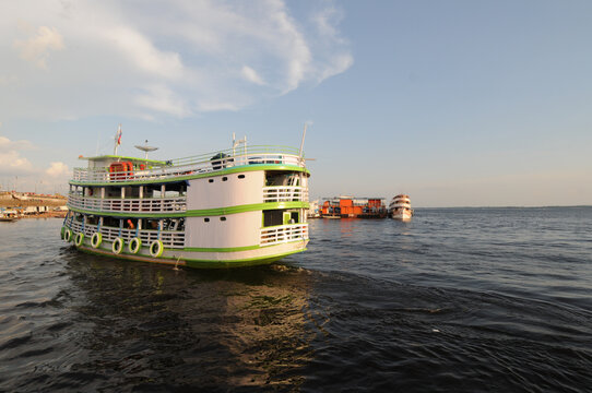 Terminal Hidrovi&aacute;rio do S&atilde;o Raimundo em Manaus, Amazonas, Amaz&ocirc;nia, Brasil 