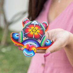 Obraz premium Woman's hands with Mexican crafts