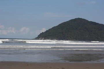 Beira de praia calma e relaxante
