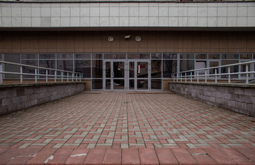 Emergency entrance to an office building made of glass and concrete