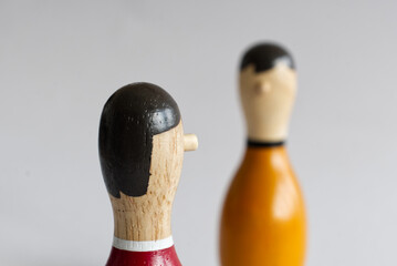 narrow countershot of a dialogue between two wooden puppets