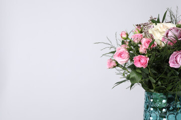 Naklejka premium Beautiful bouquet with roses on white background, closeup. Space for text