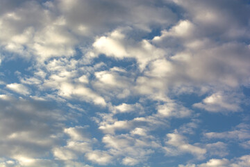 Obraz premium Partly cloudy weather and blue sky. 