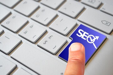 SEO touche clavier ordinateur
