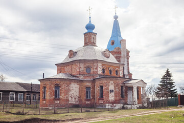 Fototapeta na wymiar Church of the Transfiguration of the Savior in Shumash, Ryazan region, Russia