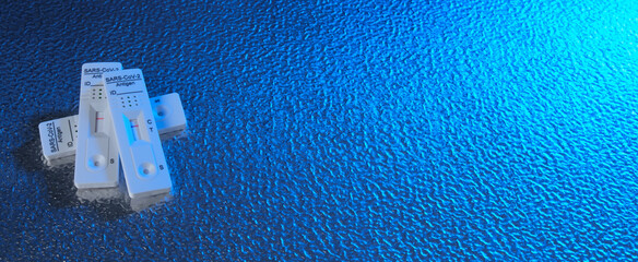 Fototapeta premium Banner / Quer / Deko / web: Antigen Schnelltest COVID-19 (2019-nCoV - coronavirus / SARS-CoV-2 virus / viral disease): Rapid Test bei blauen Licht auf Aluminium Metall Hintergrund