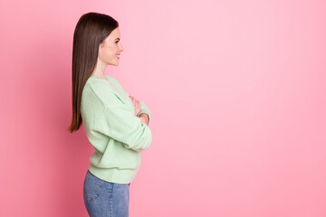 Obraz premium Profile photo of satisfied young woman crossed hands empty space wear sweater isolated on pink color background