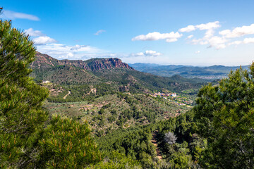 Fototapeta na wymiar Pueblo de Segart con el Garbí de fondo, Sierra de la Calderona, Valencia, España