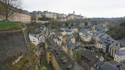 Obraz premium the view from the rose garden close to the Chemin de la Corniche in Luxembourg City, April