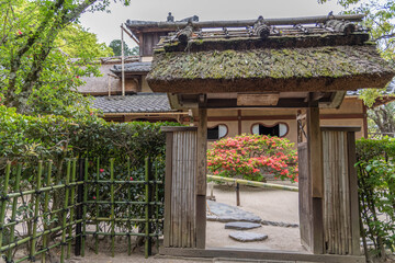 建物の門