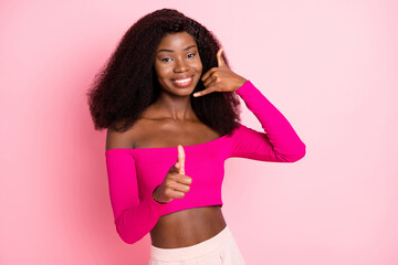 Obraz premium Photo of lady fingers phone direct forefinger you wear top uncovered shoulders isolated pink color background