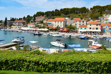 Fototapeta na wymiar The small town of Solta on one of the many islands that can be reached from Split in Croatia.