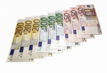 Dinero en billetes euro de distinta cantidad, doscientos, cien y cincuenta