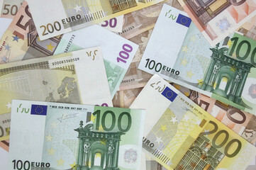 Fondo con billetes euros de distintos valores