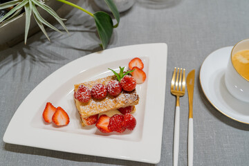 苺とカスタードクリームの手作りミリフィーユ