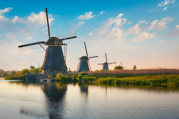 Naklejka premium Windmills at Kinderdijk in Holland. Netherlands
