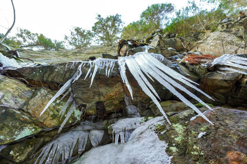 Gefrorener Wasserfall Eiszapfen Eispalast Eisklettern im Winter Fichtelgebirge