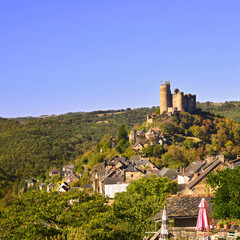 Fototapeta na wymiar Carré point de vue sur le château de Najac (12270), département de l'Aveyron en région Occitanie, France