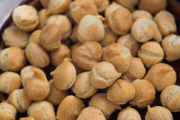 pea puff, puff croutons, small pastry balls, soup additive.