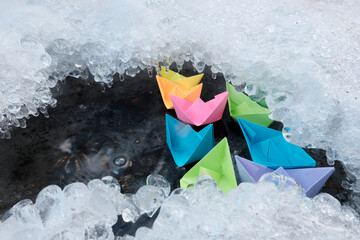 Obraz premium A boat made of paper. Red as a symbol of a leader and business drowning in times of crisis, pandemic.