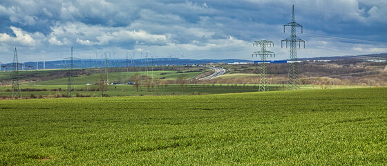 Der Autobahnabschnitt bei Sättelstedt, von der A4, im Frühling.