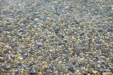 Galets au fond du lac