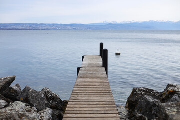 Naklejka premium Ponton au bord du lac Léman à St-Prex