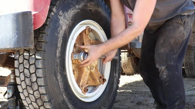 Tightening up wheel nuts on a Dayton rim for a farm truck