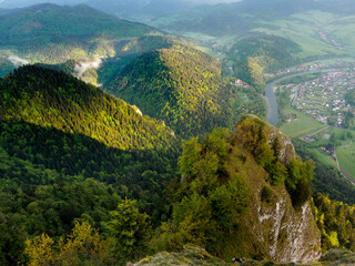 view from the Trzy Korony Summit to Sromowce Niżne and the Dunajec River