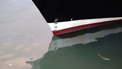 draft bow keel ship anchored