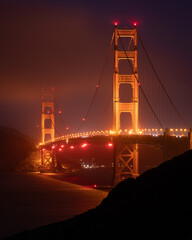 Obraz premium Golden Gate Bridge at Night