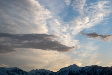 Fototapeta na wymiar Cirrus and Altocumulus clouds over mountain