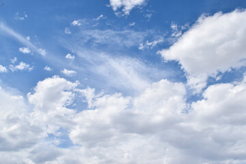 Fototapeta premium partly cloudy sky with wisp 