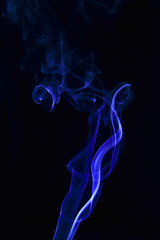 Obraz premium blue smoke on black background