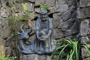 Ma-Cho Tempel, M&ouml;nch und das Reh, San Fernando, La Union, Philippinen